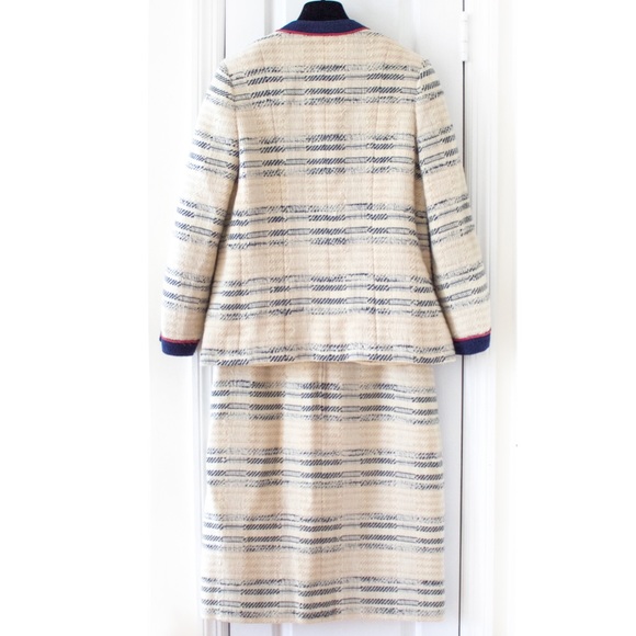 Rare 1980s Chanel Vintage Gold Clover Skirt Suit - Picture 2 of 8